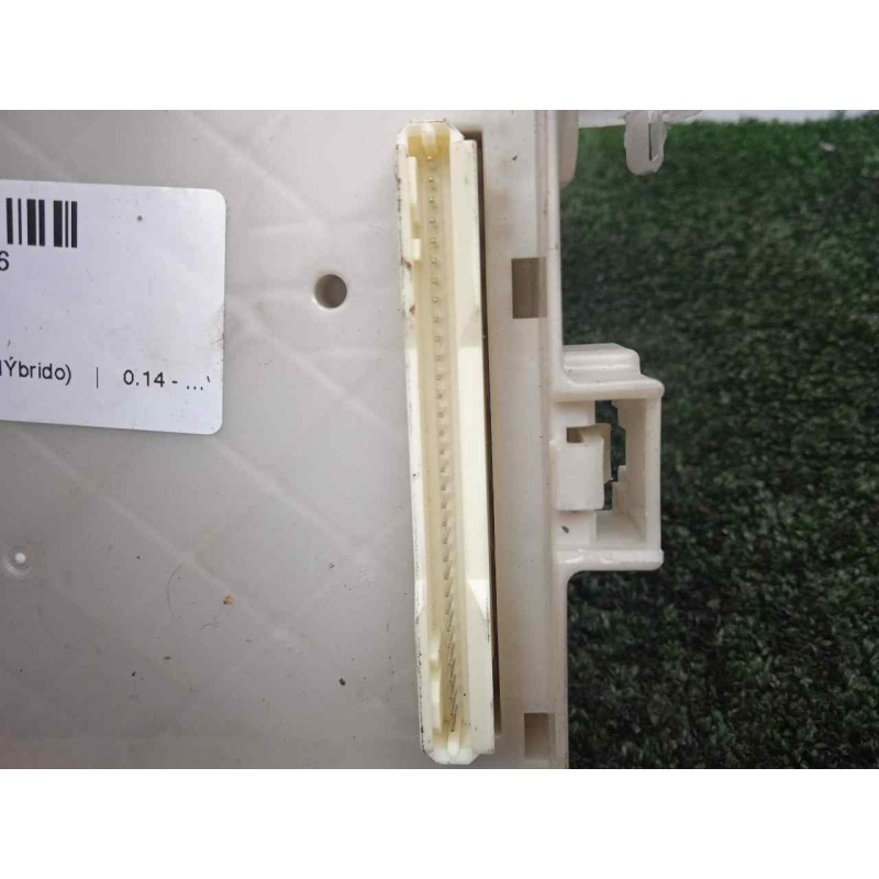 Recambio de caja reles / fusibles para toyota yaris 1.5 16v cat (híbrido) referencia OEM IAM 8273052K40  