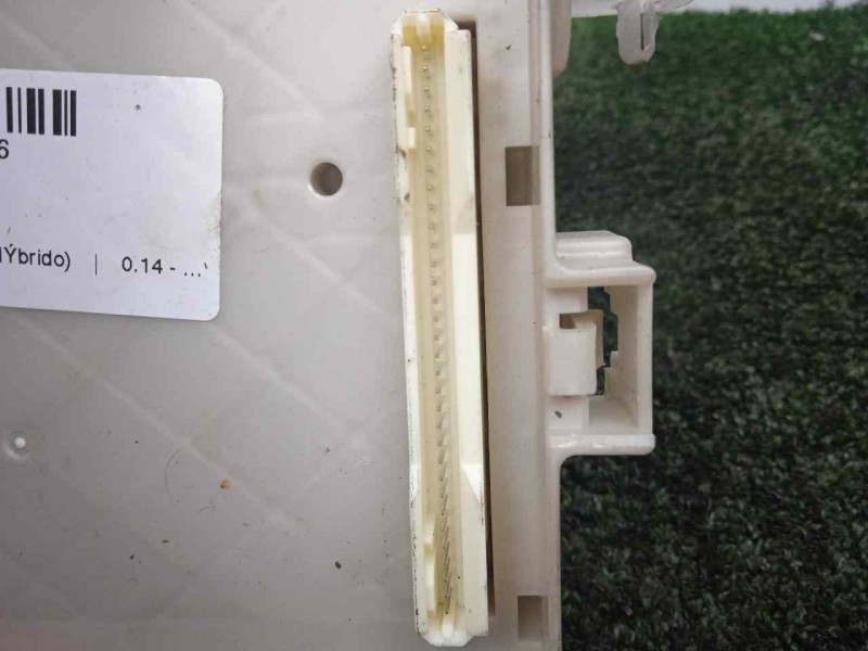 Recambio de caja reles / fusibles para toyota yaris 1.5 16v cat (híbrido) referencia OEM IAM 8273052K40  