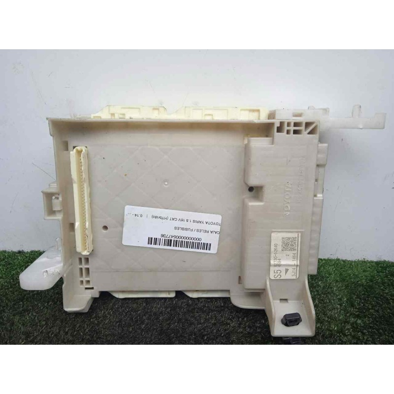 Recambio de caja reles / fusibles para toyota yaris 1.5 16v cat (híbrido) referencia OEM IAM 8273052K40  