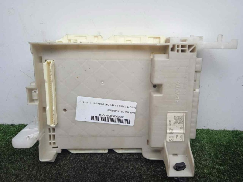 Recambio de caja reles / fusibles para toyota yaris 1.5 16v cat (híbrido) referencia OEM IAM 8273052K40  