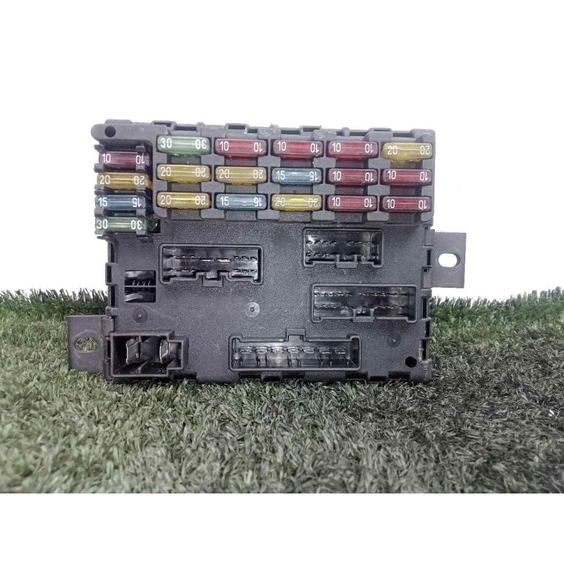 Recambio de caja reles / fusibles para lancia lybra berlina 1.9 turbodiesel cat referencia OEM IAM 46776086  