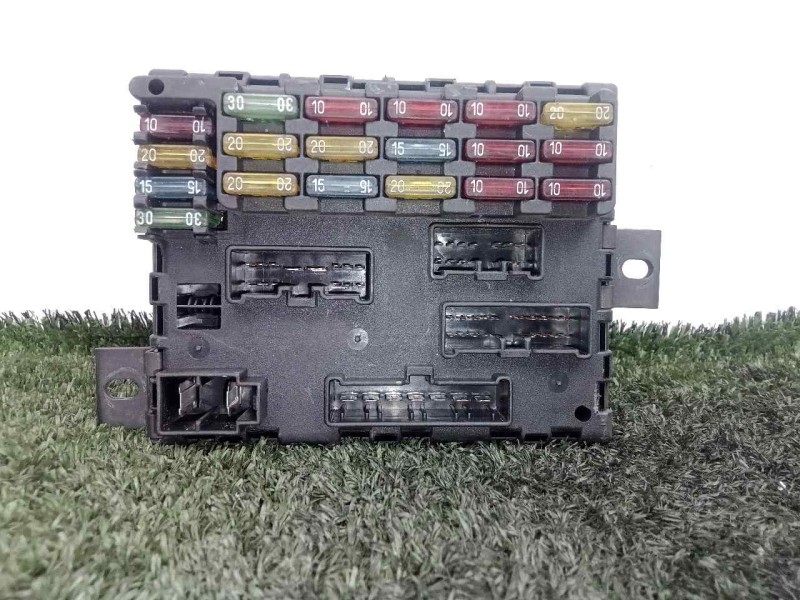 Recambio de caja reles / fusibles para lancia lybra berlina 1.9 turbodiesel cat referencia OEM IAM 46776086  