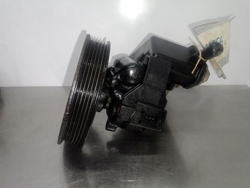 Recambio de bomba direccion para opel vectra b berlina 1.8 16v cat referencia OEM IAM 90495957  