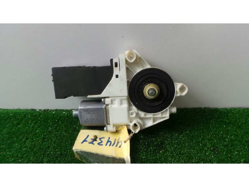 Recambio de motor elevalunas delantero derecho para peugeot 407 1.6 hdi referencia OEM IAM 1137328127-994421104  BROSE