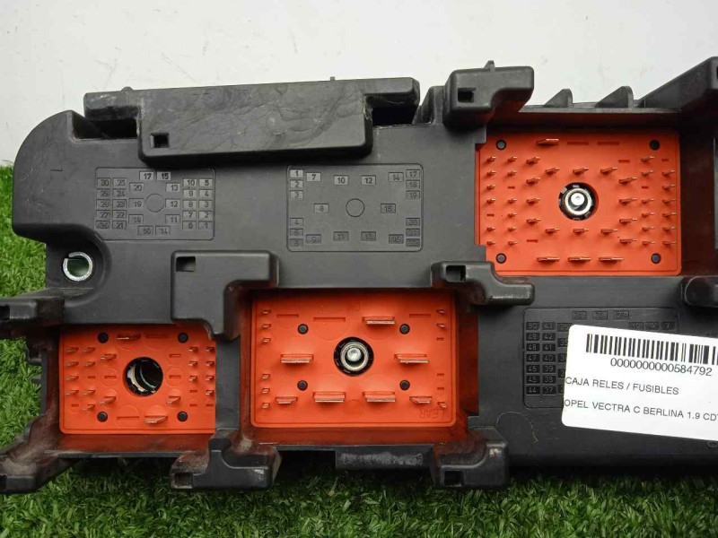 Recambio de caja reles / fusibles para opel vectra c berlina 1.9 cdti referencia OEM IAM 13205803-519182000  