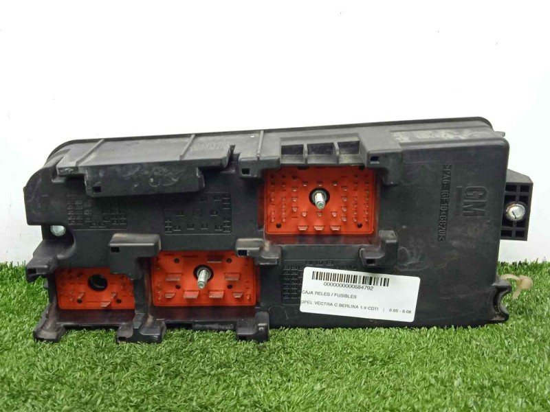 Recambio de caja reles / fusibles para opel vectra c berlina 1.9 cdti referencia OEM IAM 13205803-519182000  