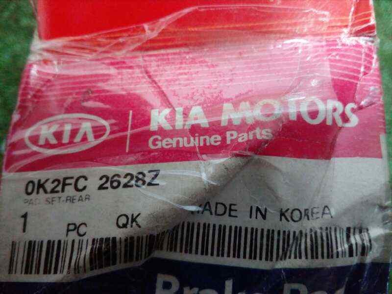 Recambio de pastillas frenos traseras para kia carens 2.0 crdi referencia OEM IAM 0K2FC2628Z NUEVO DE LA KIA