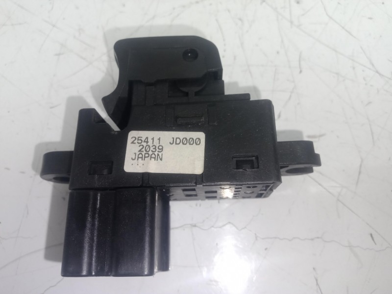 Recambio de mando elevalunas trasero izquierdo para nissan qashqai (j10) 2.0 16v cat referencia OEM IAM 25411JD000  