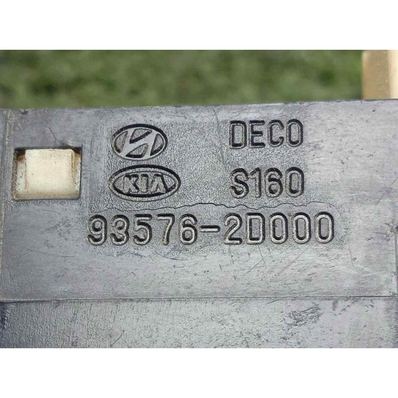 Recambio de mando elevalunas delantero derecho para hyundai elantra (xd) 2.0 crdi referencia OEM IAM 9357620000  