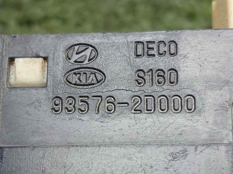 Recambio de mando elevalunas delantero derecho para hyundai elantra (xd) 2.0 crdi referencia OEM IAM 9357620000  