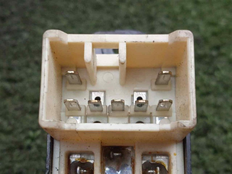 Recambio de mando elevalunas delantero derecho para hyundai elantra (xd) 2.0 crdi referencia OEM IAM 9357620000  