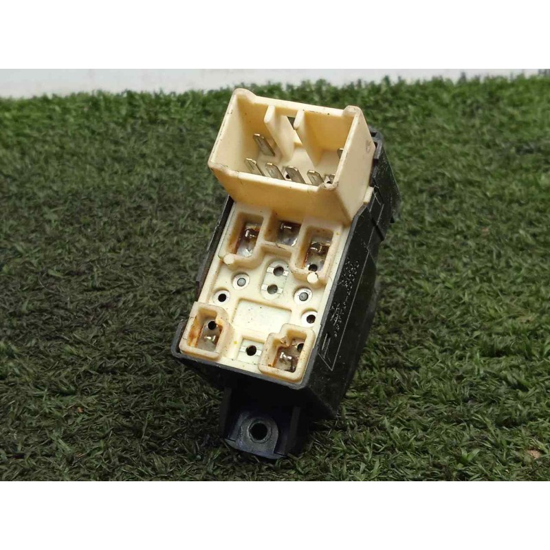 Recambio de mando elevalunas delantero derecho para hyundai elantra (xd) 2.0 crdi referencia OEM IAM 9357620000  