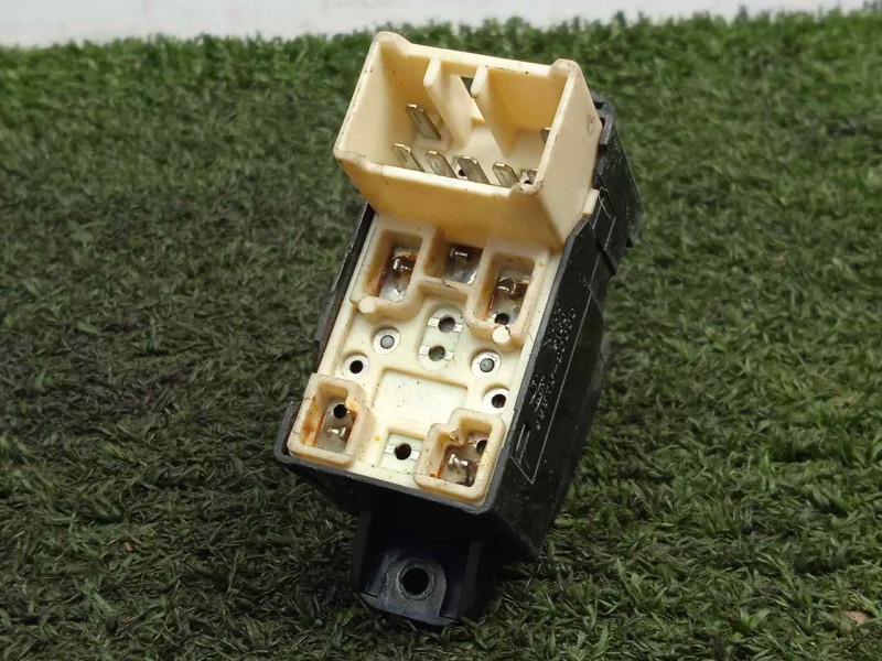 Recambio de mando elevalunas delantero derecho para hyundai elantra (xd) 2.0 crdi referencia OEM IAM 9357620000  