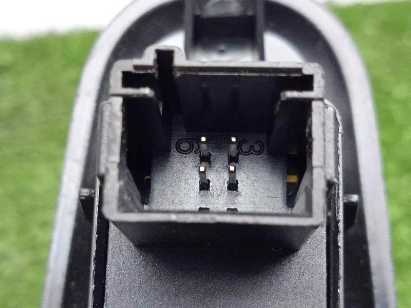 Recambio de mando elevalunas trasero izquierdo para peugeot 5008 2.0 16v hdi fap cat (rhh / dw10cted4) referencia OEM IAM 966622