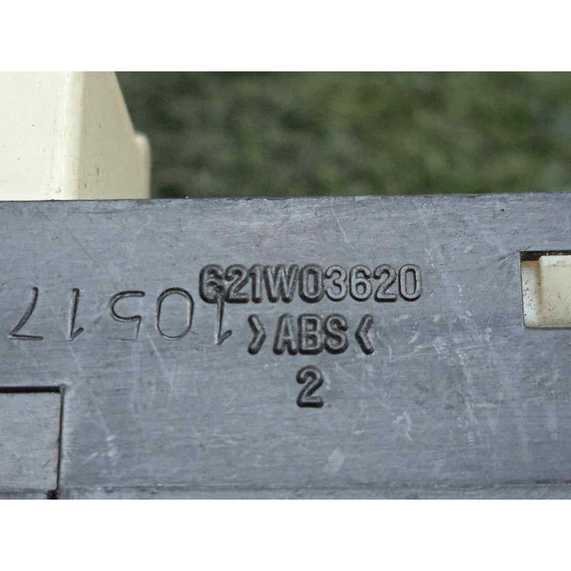 Recambio de mando elevalunas trasero derecho para hyundai elantra (xd) 2.0 crdi referencia OEM IAM 935762D000  