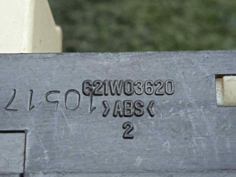 Recambio de mando elevalunas trasero derecho para hyundai elantra (xd) 2.0 crdi referencia OEM IAM 935762D000  