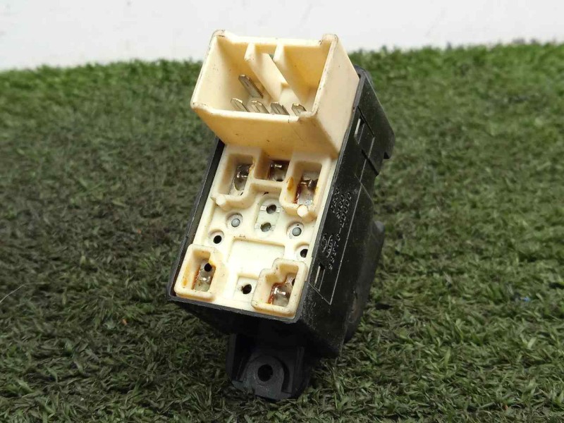 Recambio de mando elevalunas trasero derecho para hyundai elantra (xd) 2.0 crdi referencia OEM IAM 935762D000  