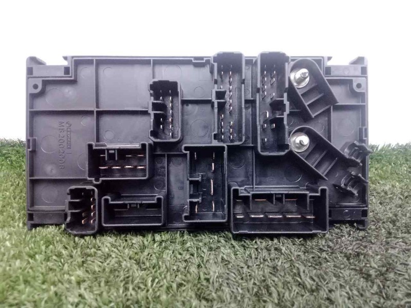 Recambio de caja reles / fusibles para subaru impreza g12 2.0 cat referencia OEM IAM 82241FG010  