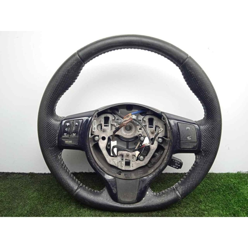 Recambio de volante para toyota yaris 1.5 16v cat (híbrido) referencia OEM IAM 451000D51027 CON.MANDOS.MULTIFUNCION CUERO