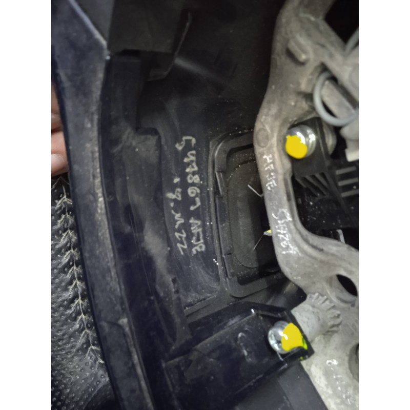Recambio de volante para toyota yaris 1.5 16v cat (híbrido) referencia OEM IAM 451000D51027 CON.MANDOS.MULTIFUNCION CUERO