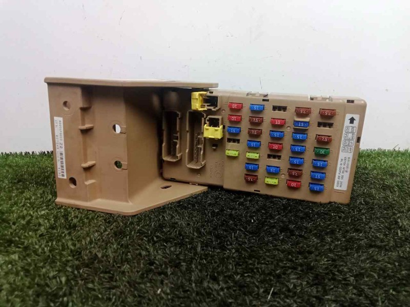 Recambio de caja reles / fusibles para subaru impreza g12 2.0 cat referencia OEM IAM 82201FG010  
