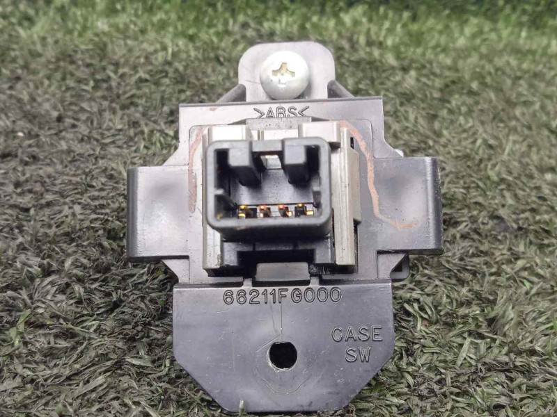 Recambio de interruptor para subaru impreza g12 2.0 cat referencia OEM IAM 66211FG000  