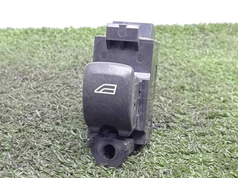 Recambio de mando elevalunas delantero derecho para volvo xc60 2.0 diesel cat referencia OEM IAM 31272012  