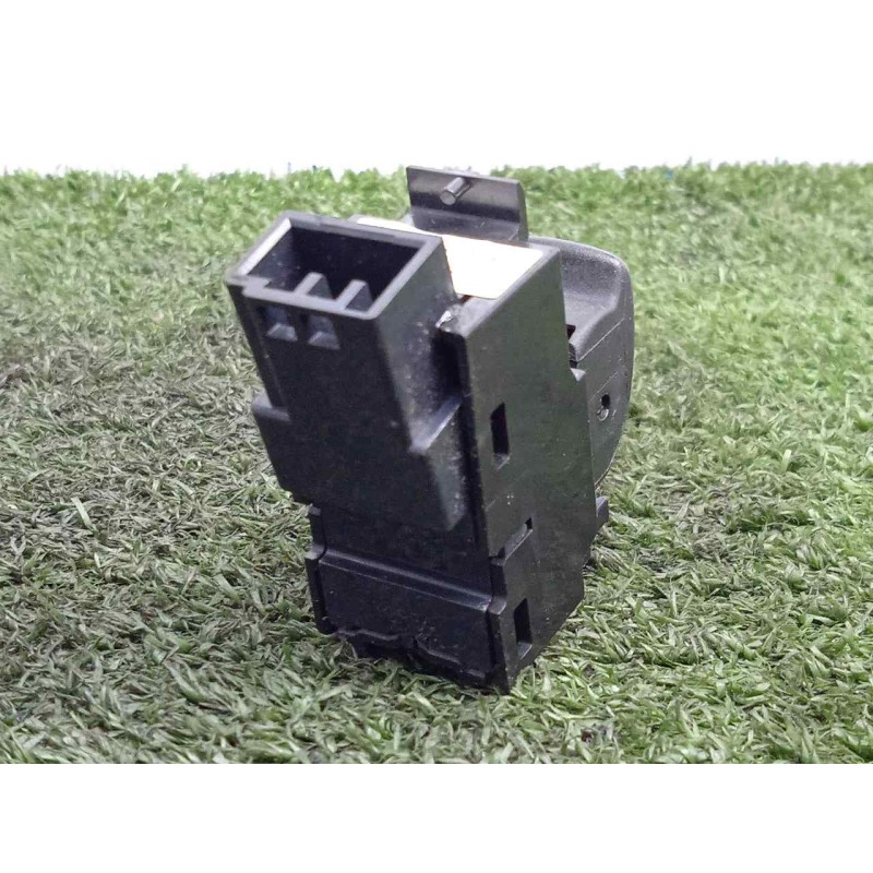 Recambio de mando elevalunas delantero derecho para volvo xc60 2.0 diesel cat referencia OEM IAM 31272012  