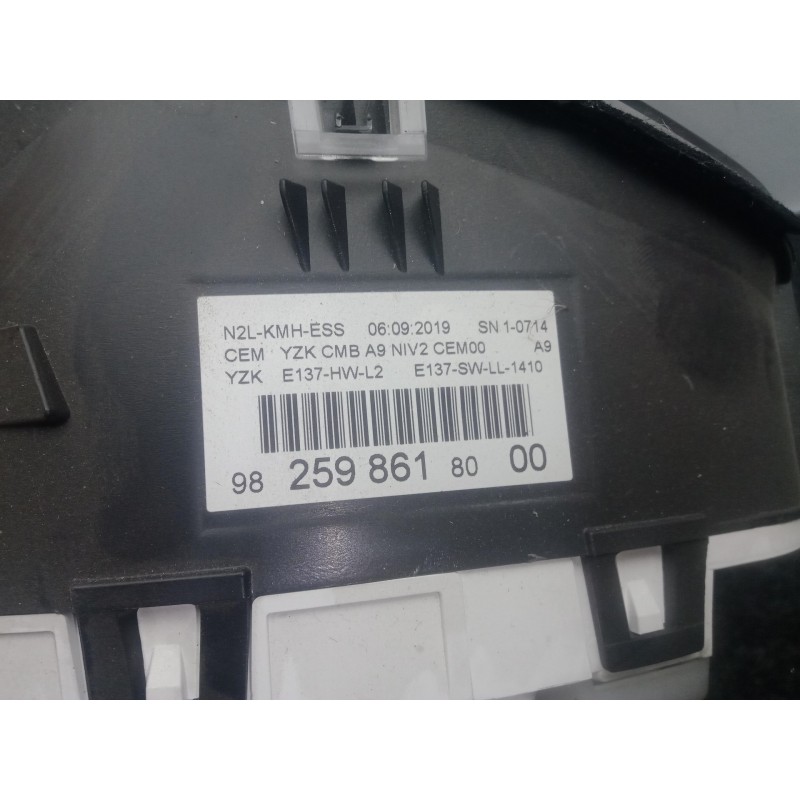 Recambio de cuadro instrumentos para peugeot 208 1.2 12v vti referencia OEM IAM 982598618000  