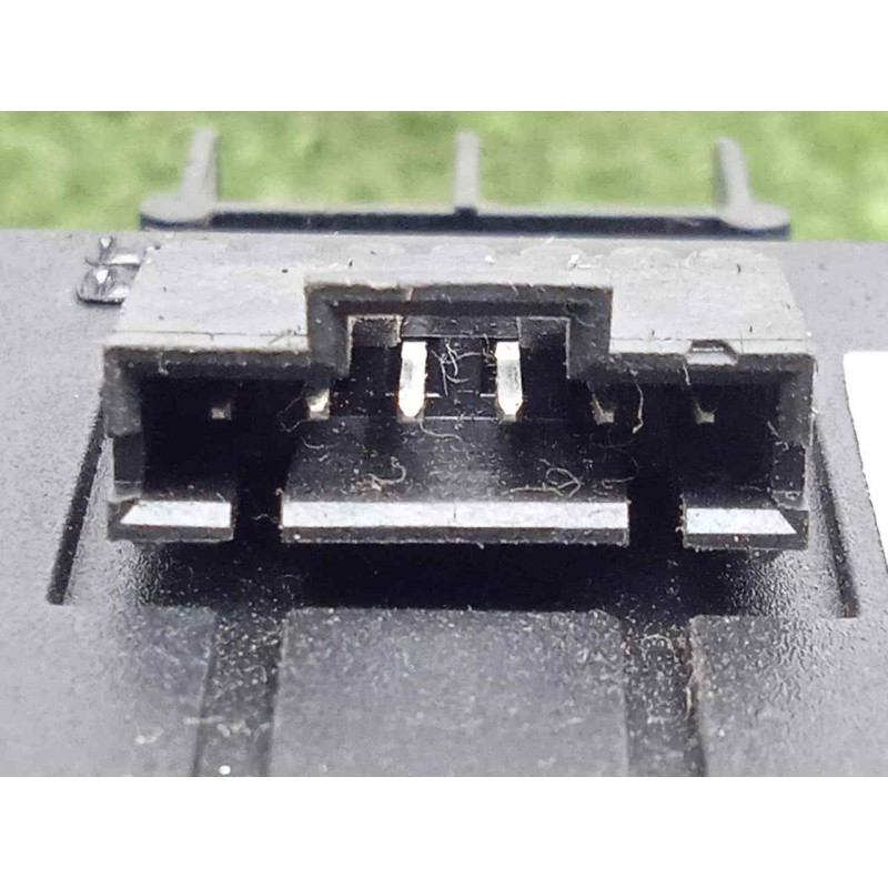 Recambio de mando elevalunas delantero derecho para iveco daily furgón 2.3 diesel referencia OEM IAM SINREFERENCIA  