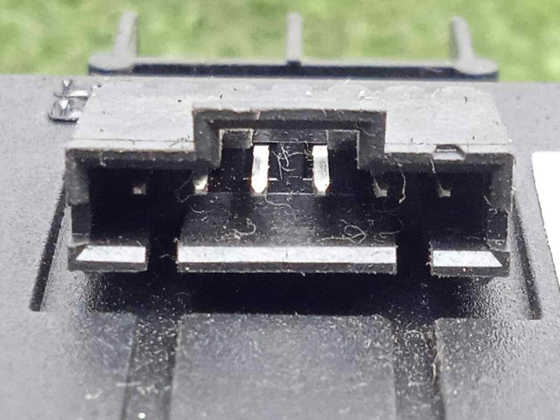 Recambio de mando elevalunas delantero derecho para iveco daily furgón 2.3 diesel referencia OEM IAM SINREFERENCIA  