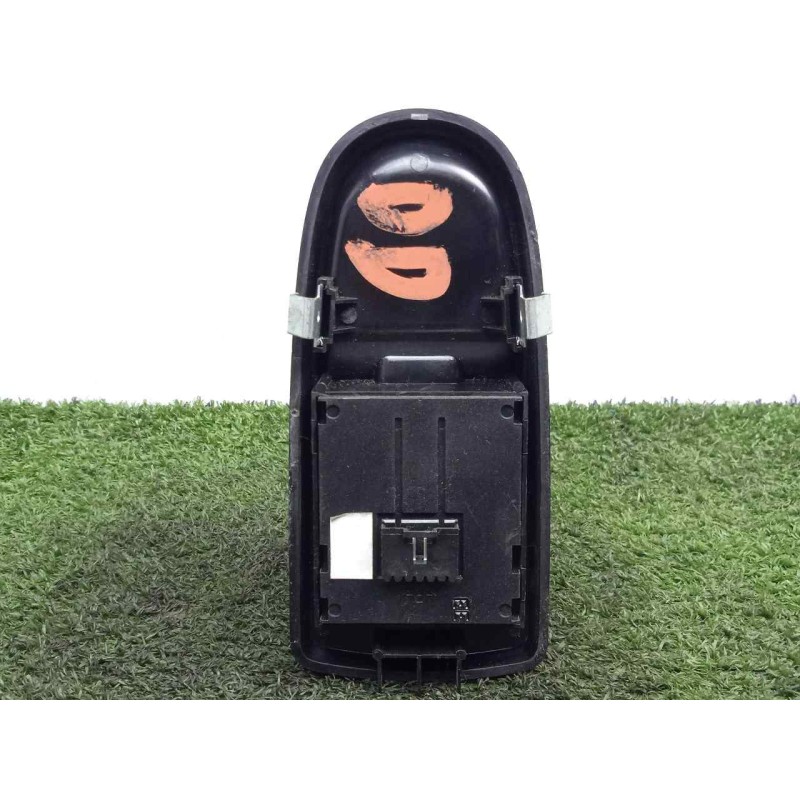 Recambio de mando elevalunas delantero derecho para iveco daily furgón 2.3 diesel referencia OEM IAM SINREFERENCIA  