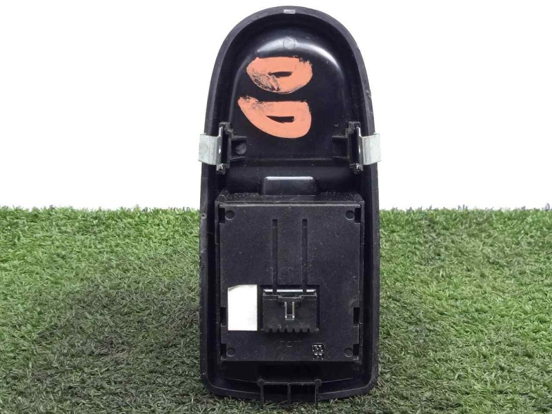 Recambio de mando elevalunas delantero derecho para iveco daily furgón 2.3 diesel referencia OEM IAM SINREFERENCIA  