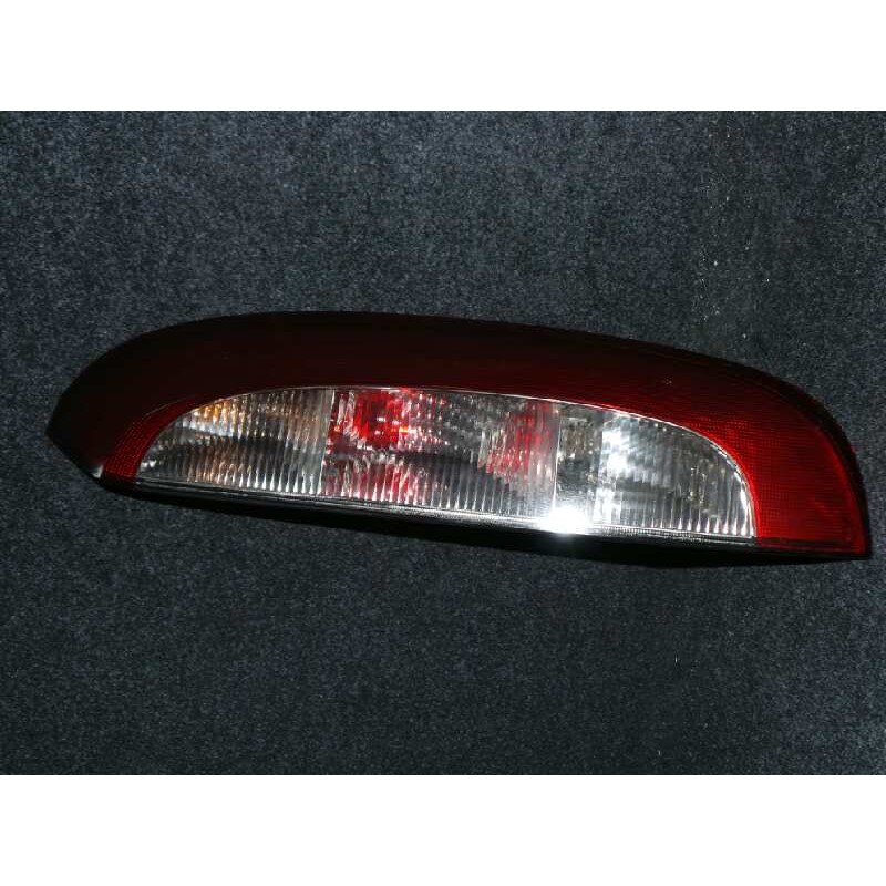 Recambio de piloto trasero derecho para opel corsa c 1.2 16v cat (z 12 xe / lw4) referencia OEM IAM  CORSA.C - 01-03 ROJO - VALE