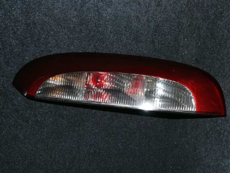 Recambio de piloto trasero derecho para opel corsa c 1.2 16v cat (z 12 xe / lw4) referencia OEM IAM  CORSA.C - 01-03 ROJO - VALE