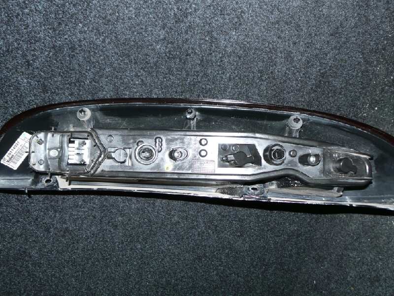 Recambio de piloto trasero derecho para opel corsa c 1.2 16v cat (z 12 xe / lw4) referencia OEM IAM  CORSA.C - 01-03 ROJO - VALE