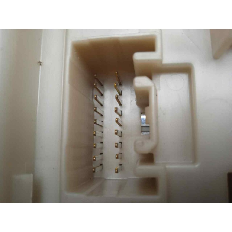 Recambio de caja reles / fusibles para toyota auris 1.4 turbodiesel cat referencia OEM IAM 303350J13-8273002J70-171610L06  