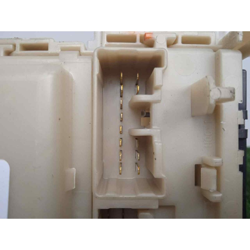 Recambio de caja reles / fusibles para toyota auris 1.4 turbodiesel cat referencia OEM IAM 303350J13-8273002J70-171610L06  