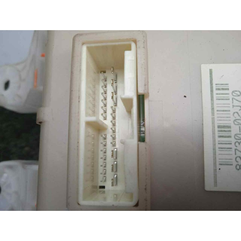Recambio de caja reles / fusibles para toyota auris 1.4 turbodiesel cat referencia OEM IAM 303350J13-8273002J70-171610L06  