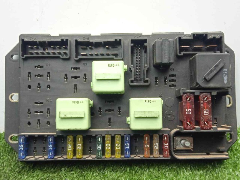 Recambio de caja reles / fusibles para land rover range rover (lm) 3.0 td6 referencia OEM IAM YQE000351  