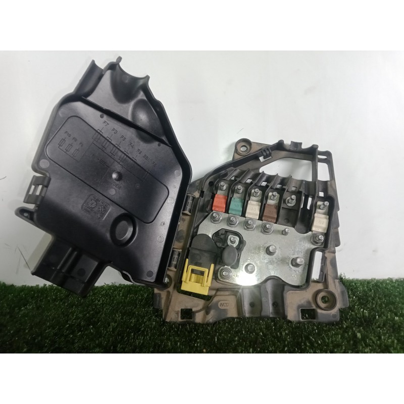 Recambio de caja reles / fusibles para citroën c3 1.4 hdi referencia OEM IAM 9801147680  
