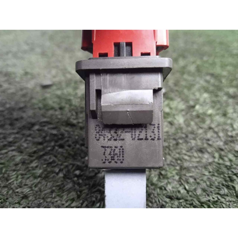 Recambio de warning para toyota auris 1.4 turbodiesel cat referencia OEM IAM 8433202131 4.PINES 