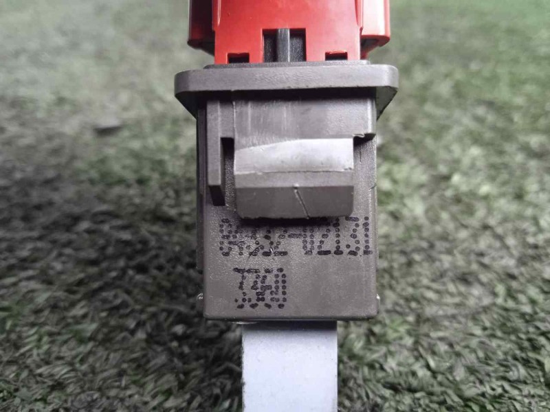 Recambio de warning para toyota auris 1.4 turbodiesel cat referencia OEM IAM 8433202131 4.PINES 