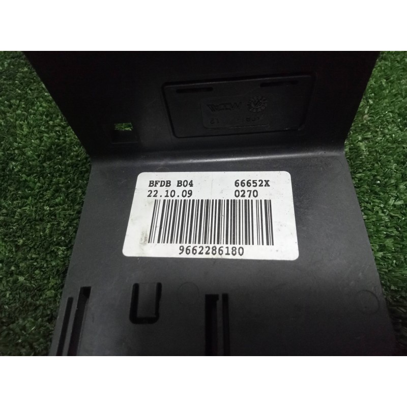 Recambio de caja reles / fusibles para citroën c4 berlina 1.4 16v referencia OEM IAM 9662286180  