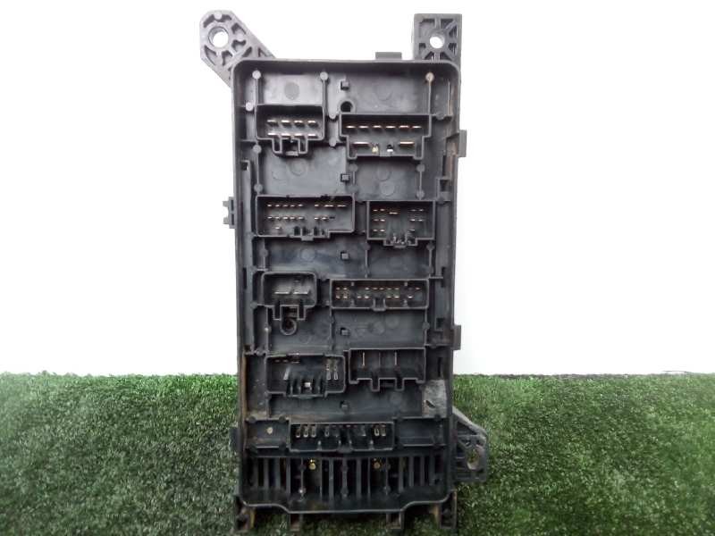 Recambio de caja reles / fusibles para kia carnival ii 2.9 crdi cat referencia OEM IAM 0K53H66760  