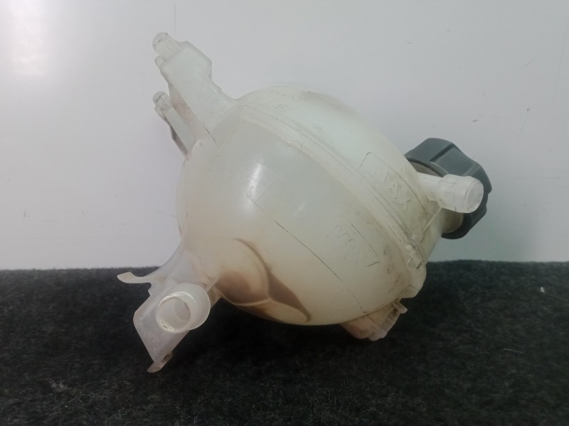 Recambio de deposito expansion para peugeot 208 1.2 12v vti referencia OEM IAM 9800777280  