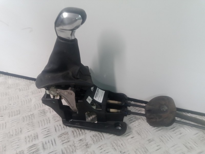 Recambio de palanca cambio para peugeot 208 1.2 12v vti referencia OEM IAM 1000413815  
