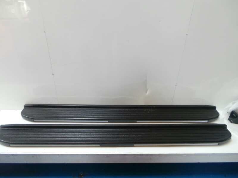 Recambio de estribo para kia sportage referencia OEM IAM P83701F100 NUEVO ESTRIBERAS