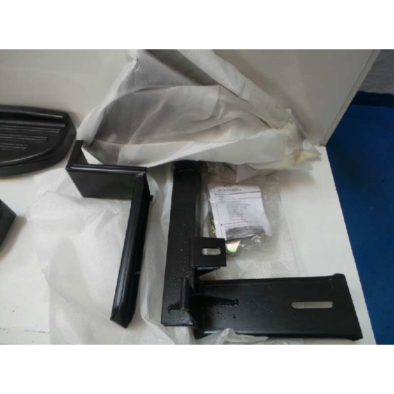 Recambio de estribo para kia sportage referencia OEM IAM P83701F100 NUEVO ESTRIBERAS