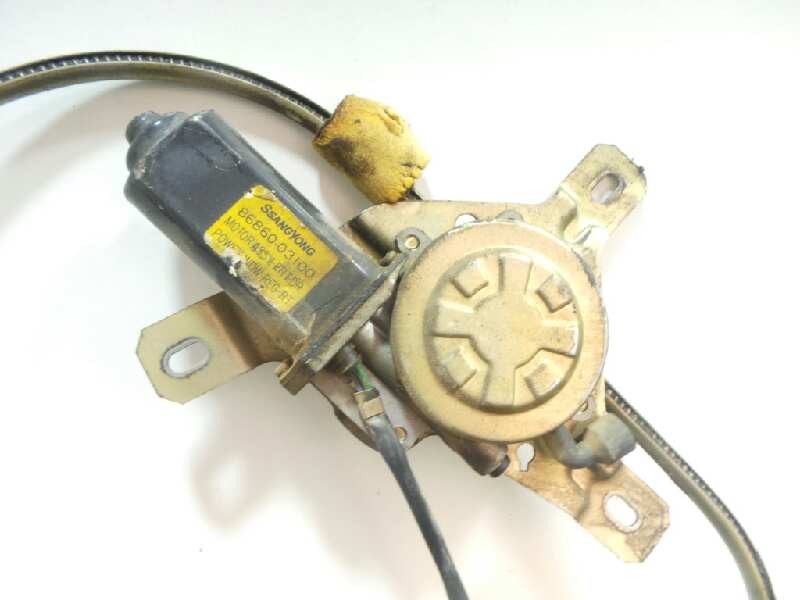 Recambio de elevalunas delantero derecho para ssangyong family 2.5 d referencia OEM IAM 8686003100 ELECTRICO 2 PINES